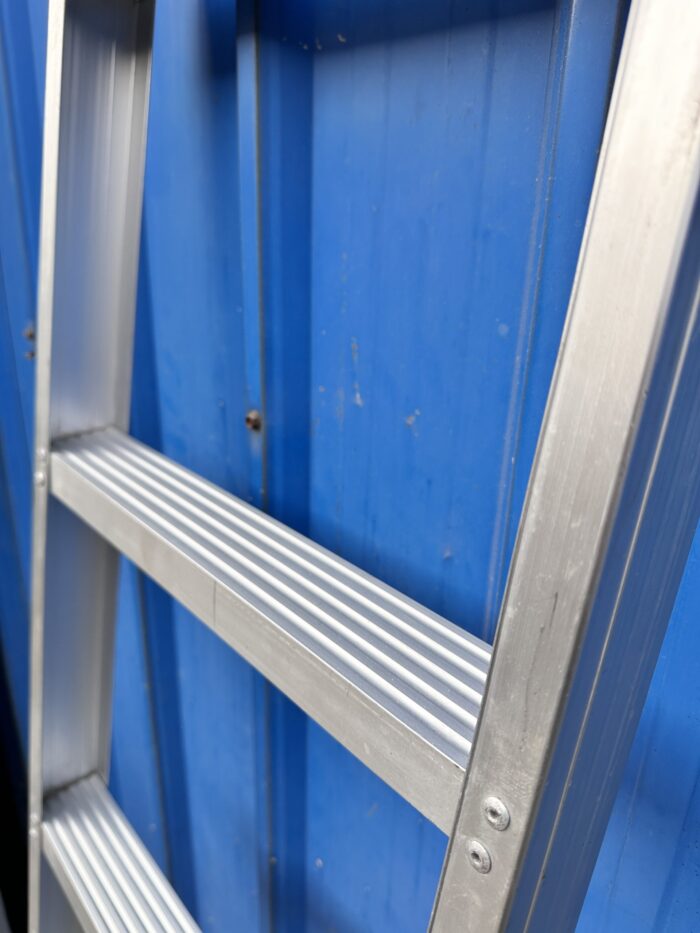 DS Single Pole Aluminium Ladder (6–12 Steps) – Everbest Ladder - Image 4